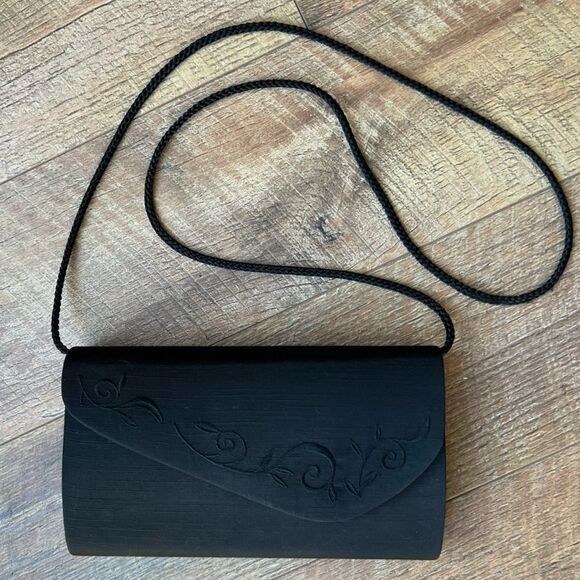 😊3/$30 Elegant Black Textured Fabric Clutch - Picture 4 of 8